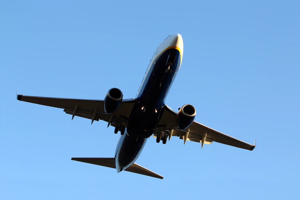 airplane-sky-(1).jpg by agencytravel172